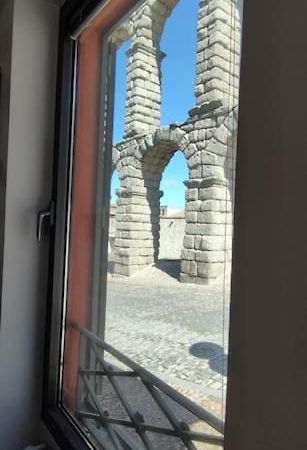 Casa Bajo El Acueducto Con Plaza De Garaje Villa Segovia Dış mekan fotoğraf